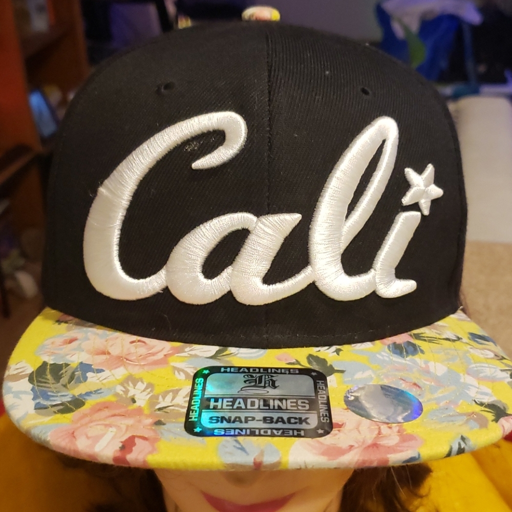 CALI BLACK AND FLORAL  SNAPBACK CAP